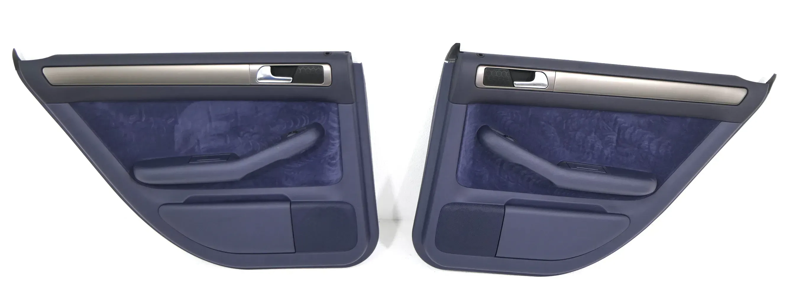 Audi A6 4B Türverkleidung Verkleidung Tür hinten links + rechts blau Velour - Bild 1
