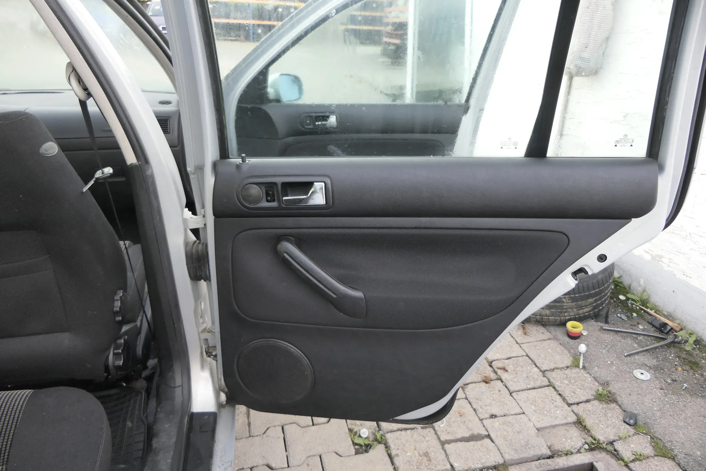 1x VW Golf 4 1J Kombi Türverkleidung Verkleidung Tür hinten rechts schwarz f - Bild 1