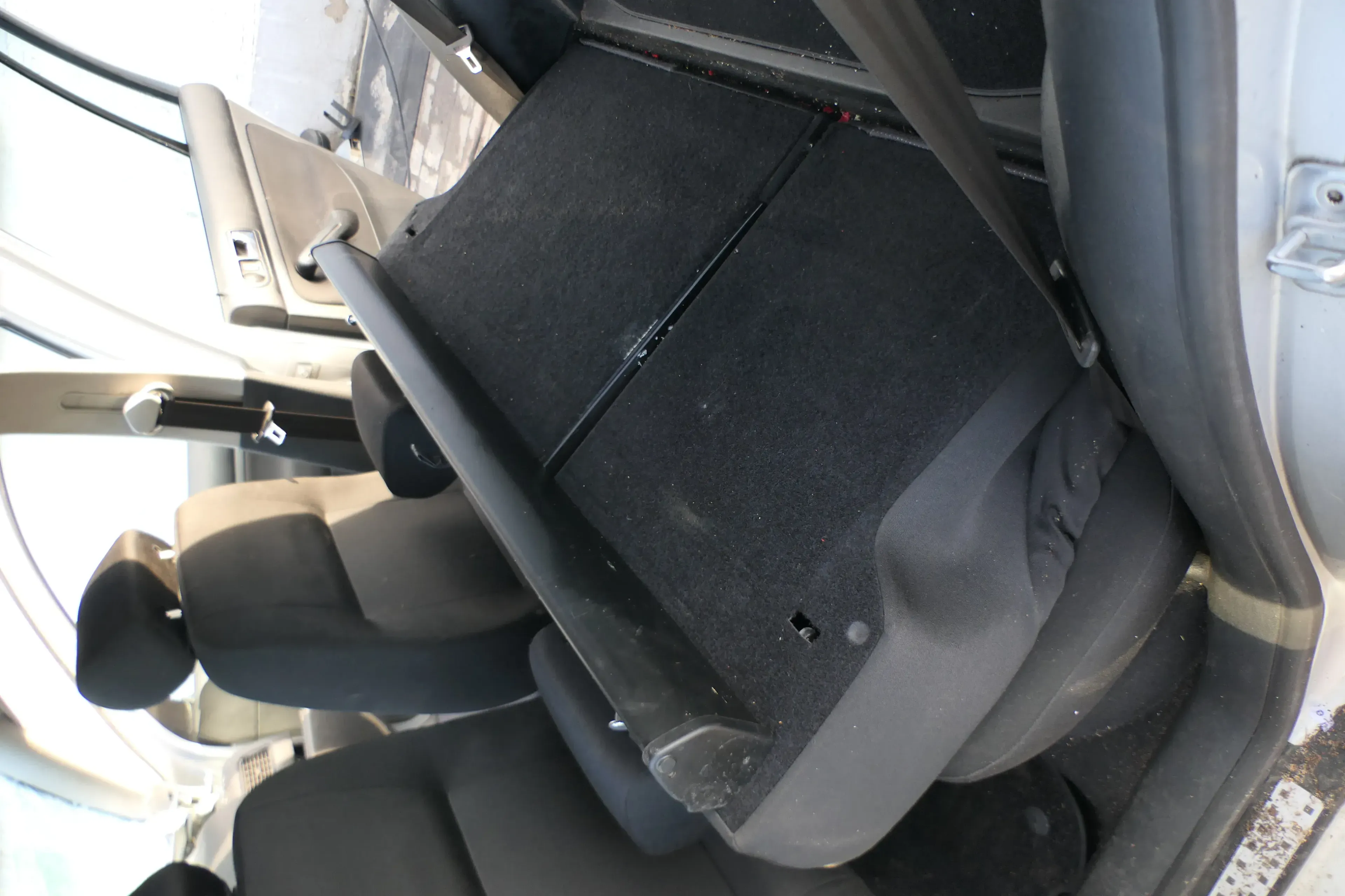 VW Bora Golf 4 Kombi Variant Hundegitter Trenngitter Gitter 1J9861691L + Halter - Bild 1