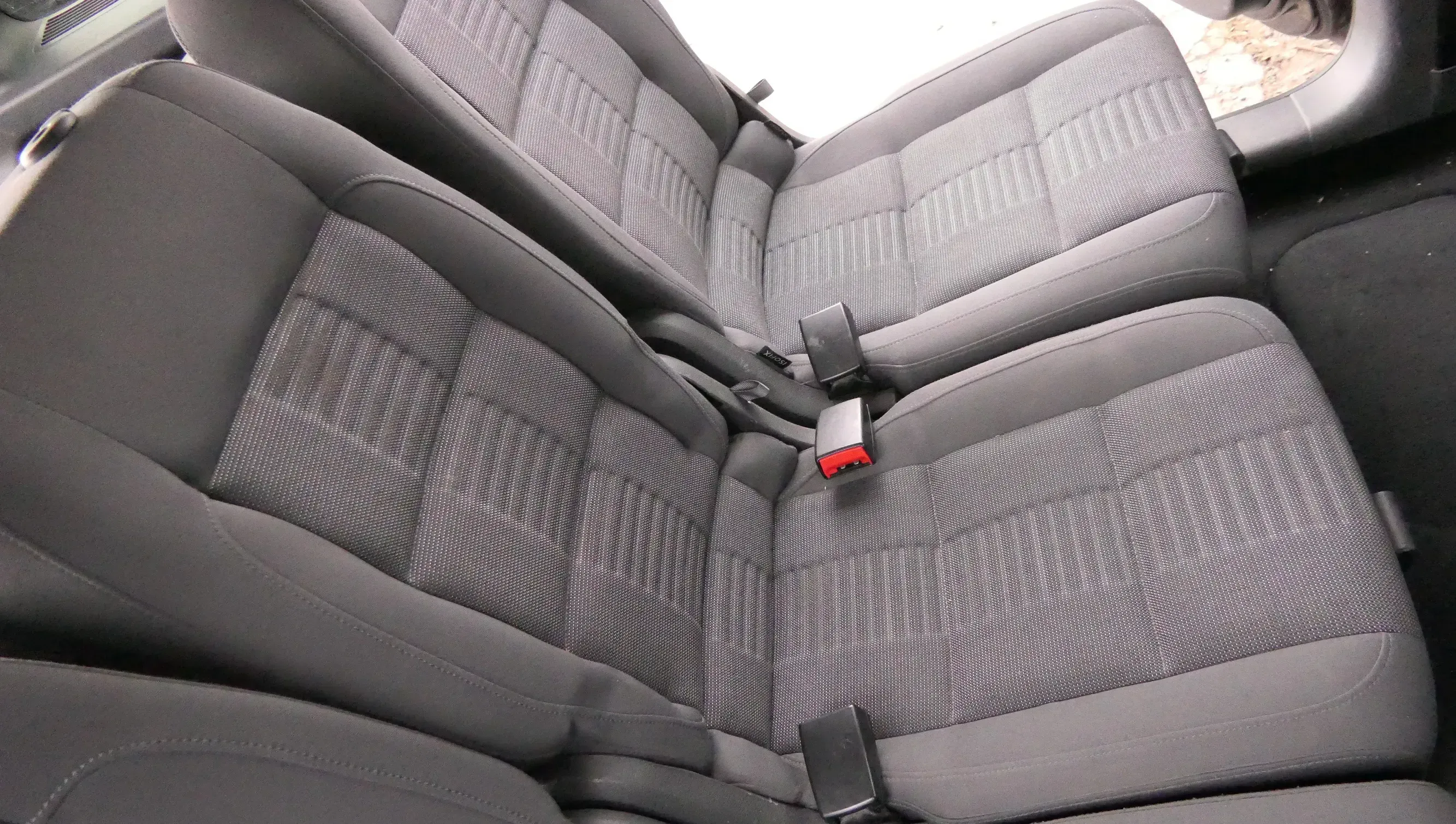 VW Touran 1T Sitz hinten mitte mittig (1. Reihe) Rücksitz anthrazit - 111880 - Bild 1