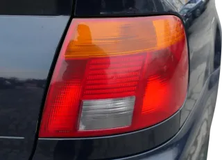 Audi A4 B5 Limousine hinten rechts Rückleuchte original Rücklicht 8D0945112A - Bild 1