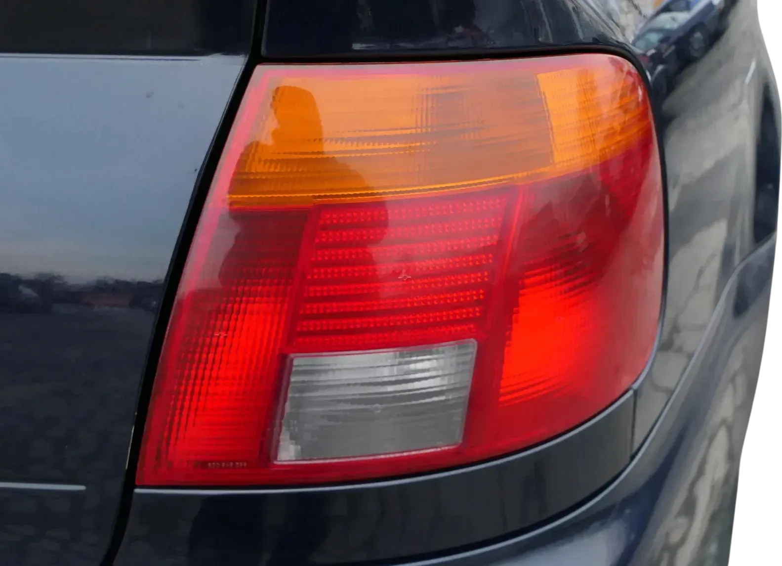 Audi A4 B5 Limousine hinten rechts Rückleuchte original Rücklicht 8D0945112A - Bild 1