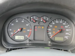 VW Golf 4 Tacho Tachometer Kombiinstrument 285.000km 1J0920805 1,4 16V 75PS 55kw - Bild 1