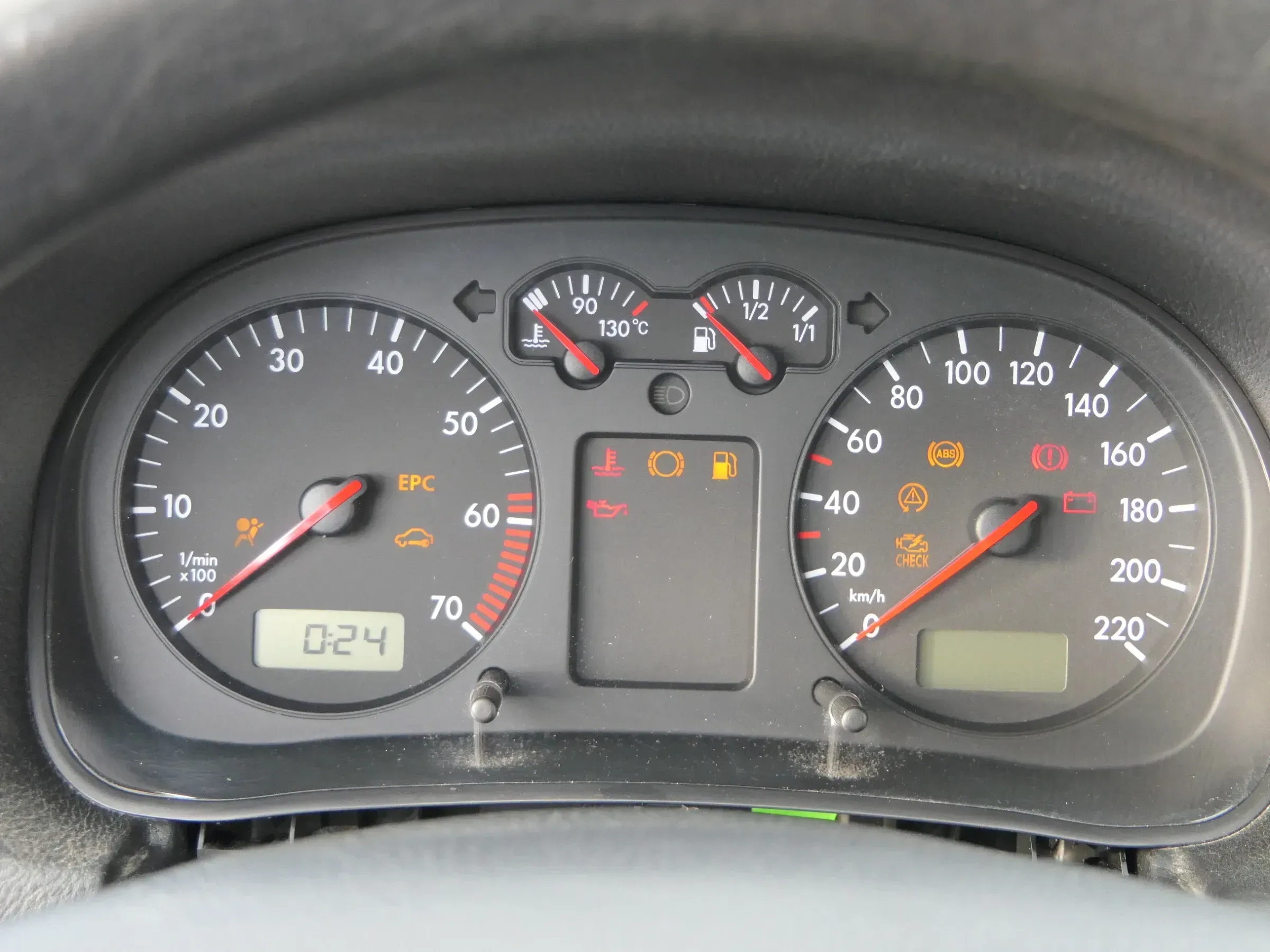 VW Golf 4 Tacho Tachometer Kombiinstrument 285.000km 1J0920805 1,4 16V 75PS 55kw - Bild 1