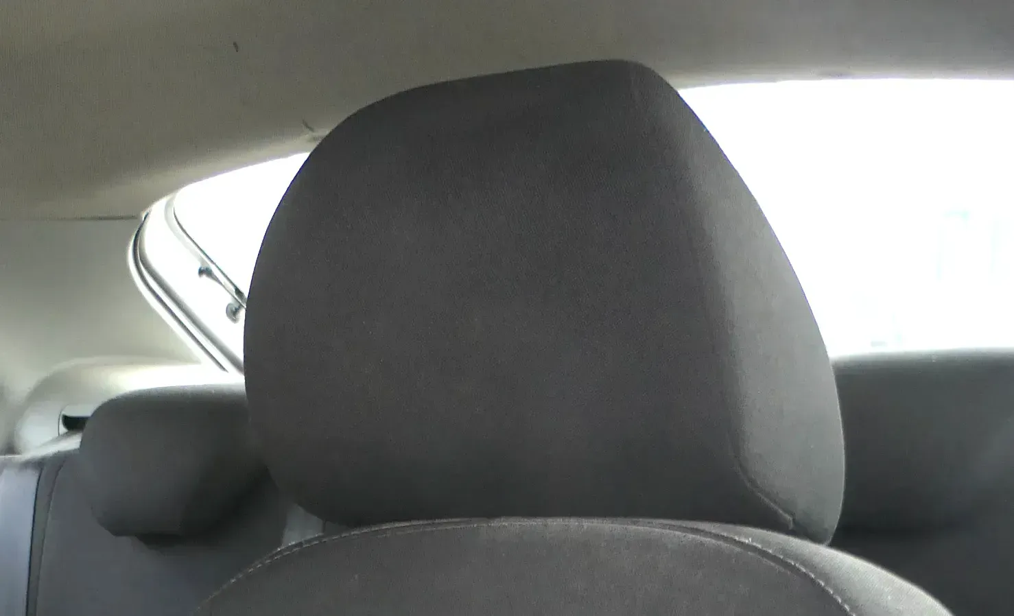 1x Seat Ibiza 6J Kopfstütze vorne vorn schwarz 57V - Bild 1