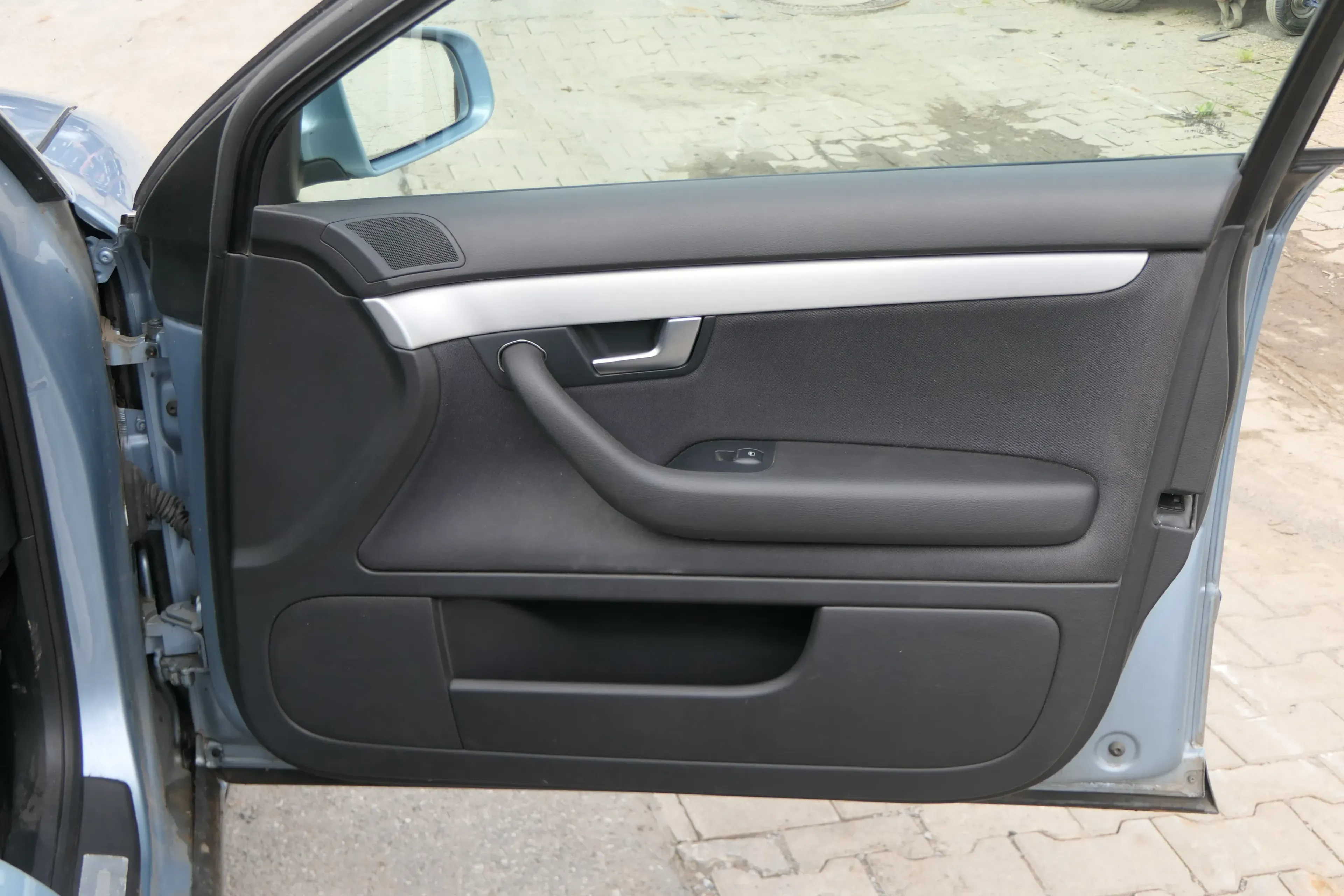 1x A4 8E B7 Türverkleidung Verkleidung Tür vorne rechts soul schwarz - Bild 1