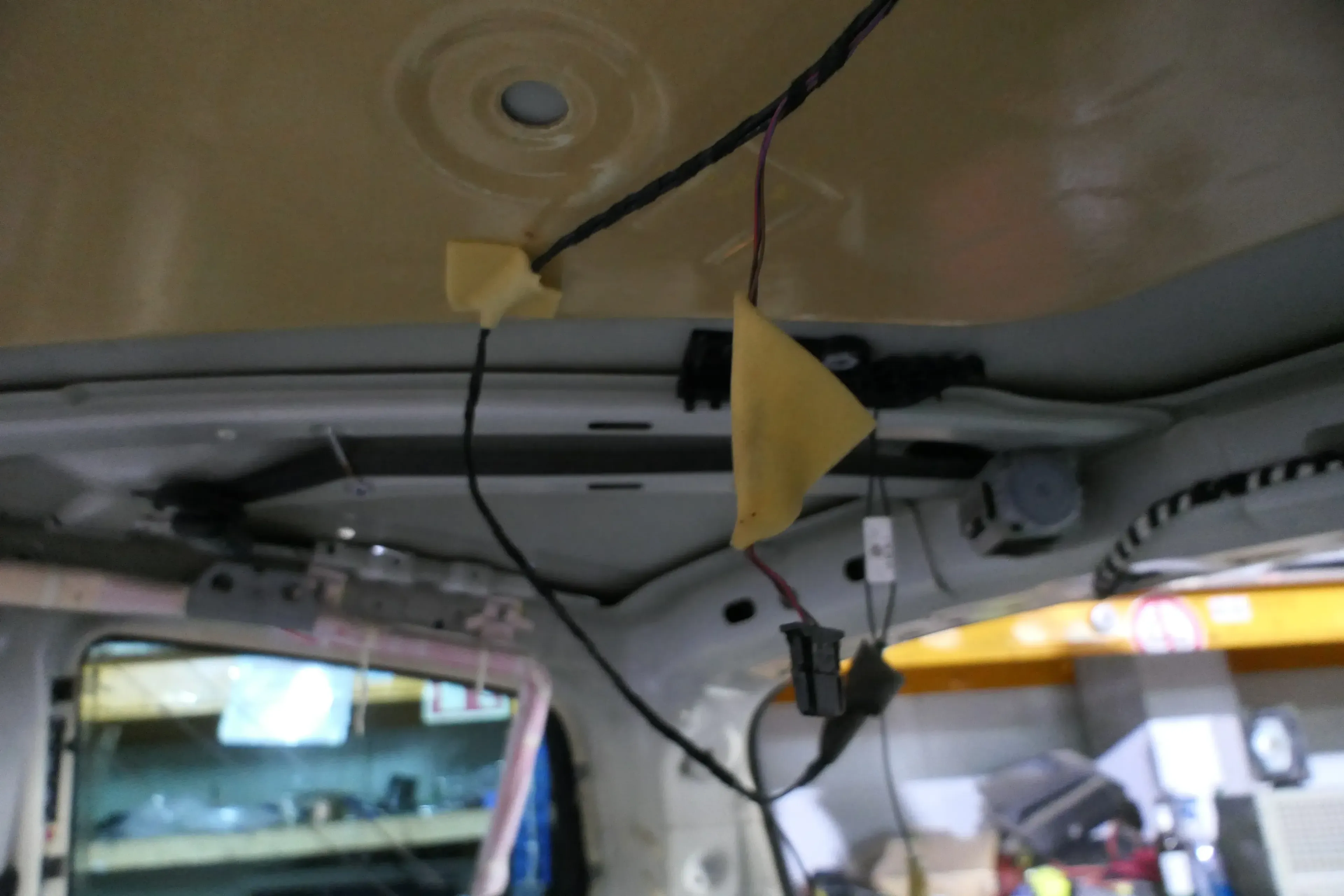 VW Sharan 7N Gurt hinten mitte mittig 7N0857807 schwarz - Bild 1