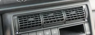 Audi A6 4A Lüftungsdüse Düse Lüftung vorne in der Mitte Armaturenbrett 4A1820951 - Bild 1