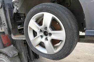 Audi A4 8E A6 4B Alufelgen Felgen 205/55 R16 91H Reifen wechseln 8E0601025BC - Bild 3
