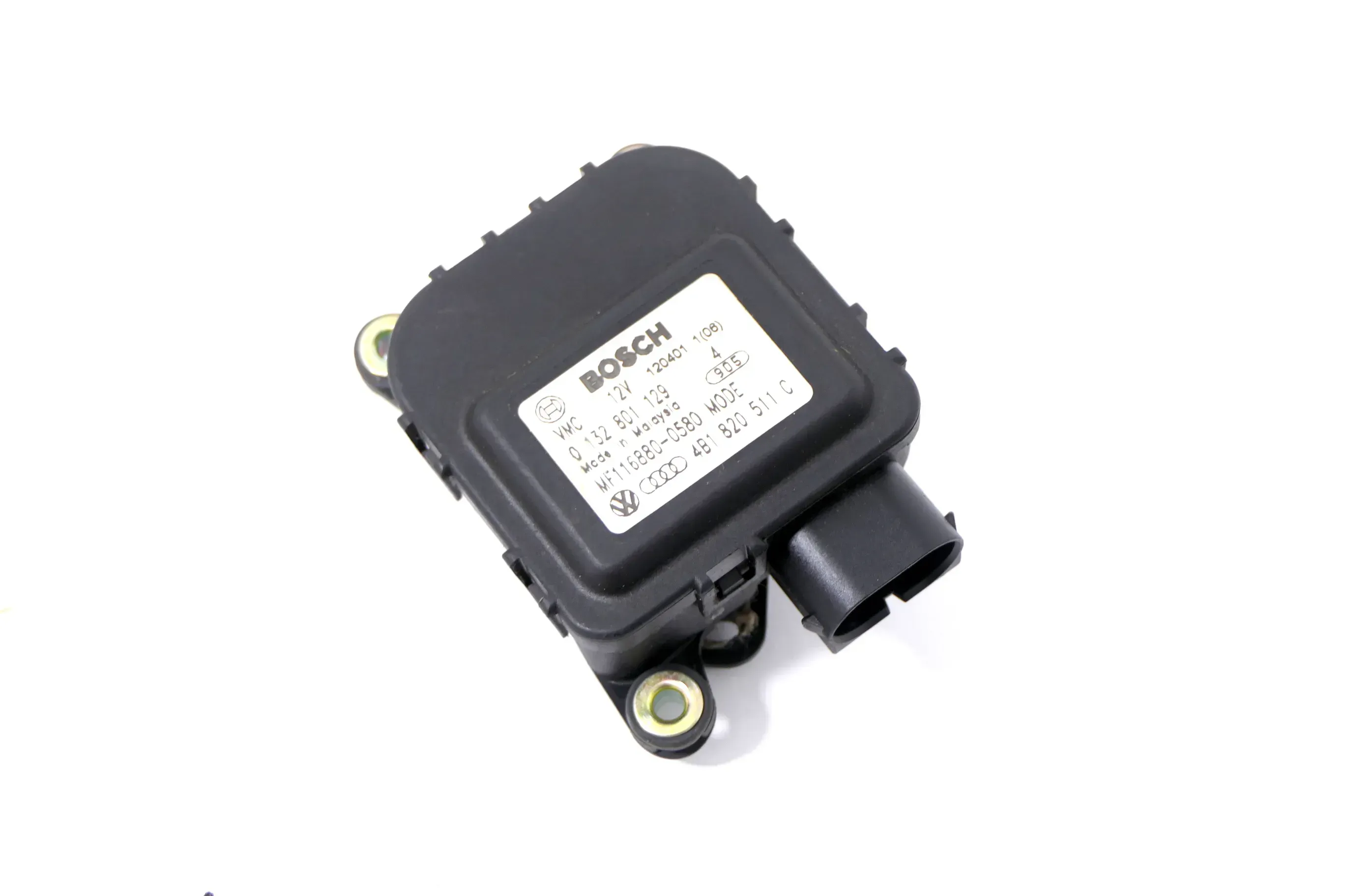 Audi A6 4B Stellmotor für Zentralklappe Klimaanlage 4B1820511C - links - Bild 1