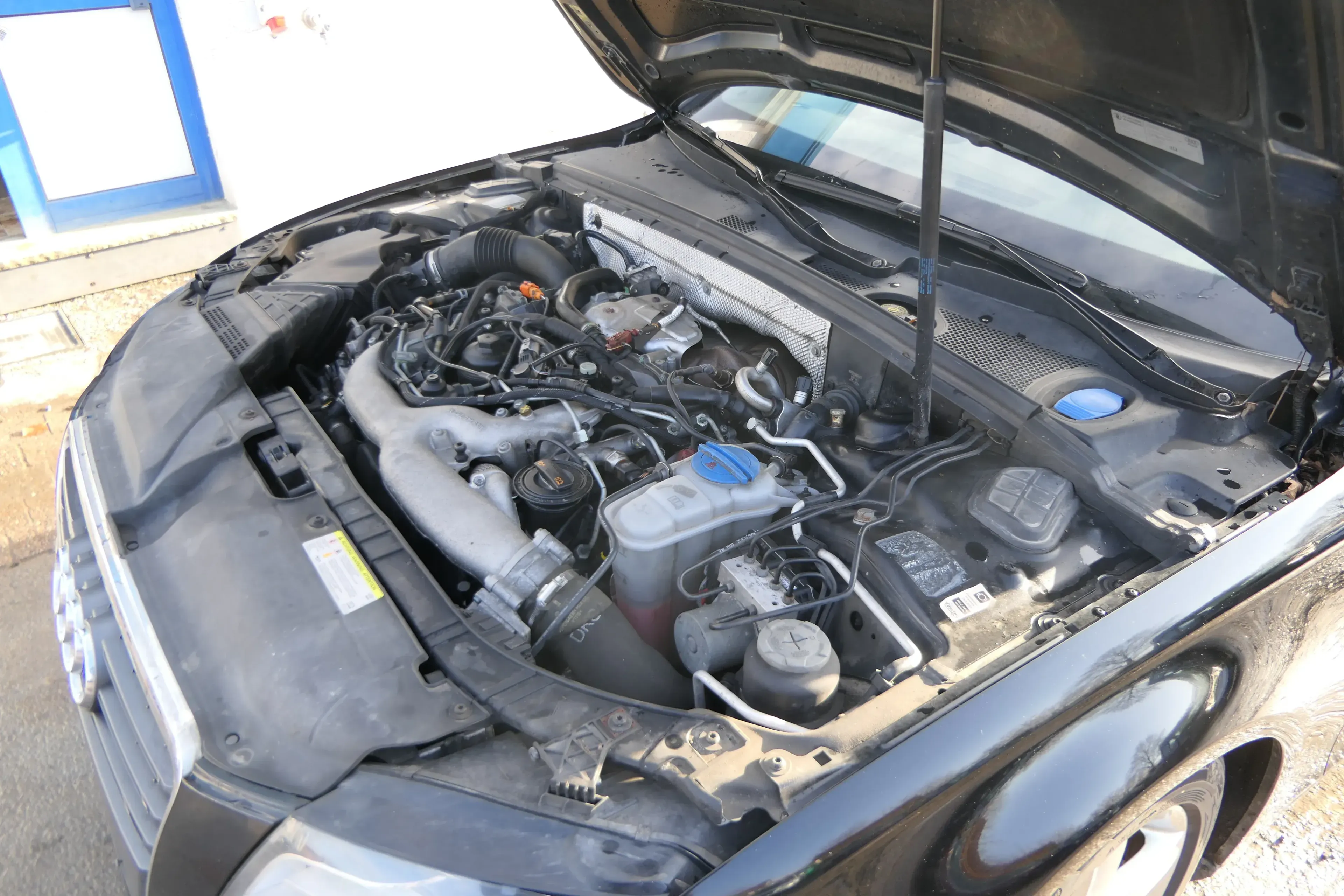 A4 8K B8 A5 8T Motor 2,7 TDI CGKA CGKB OHNE ANBAUTEILE- 189.000km  Automatik - Bild 1