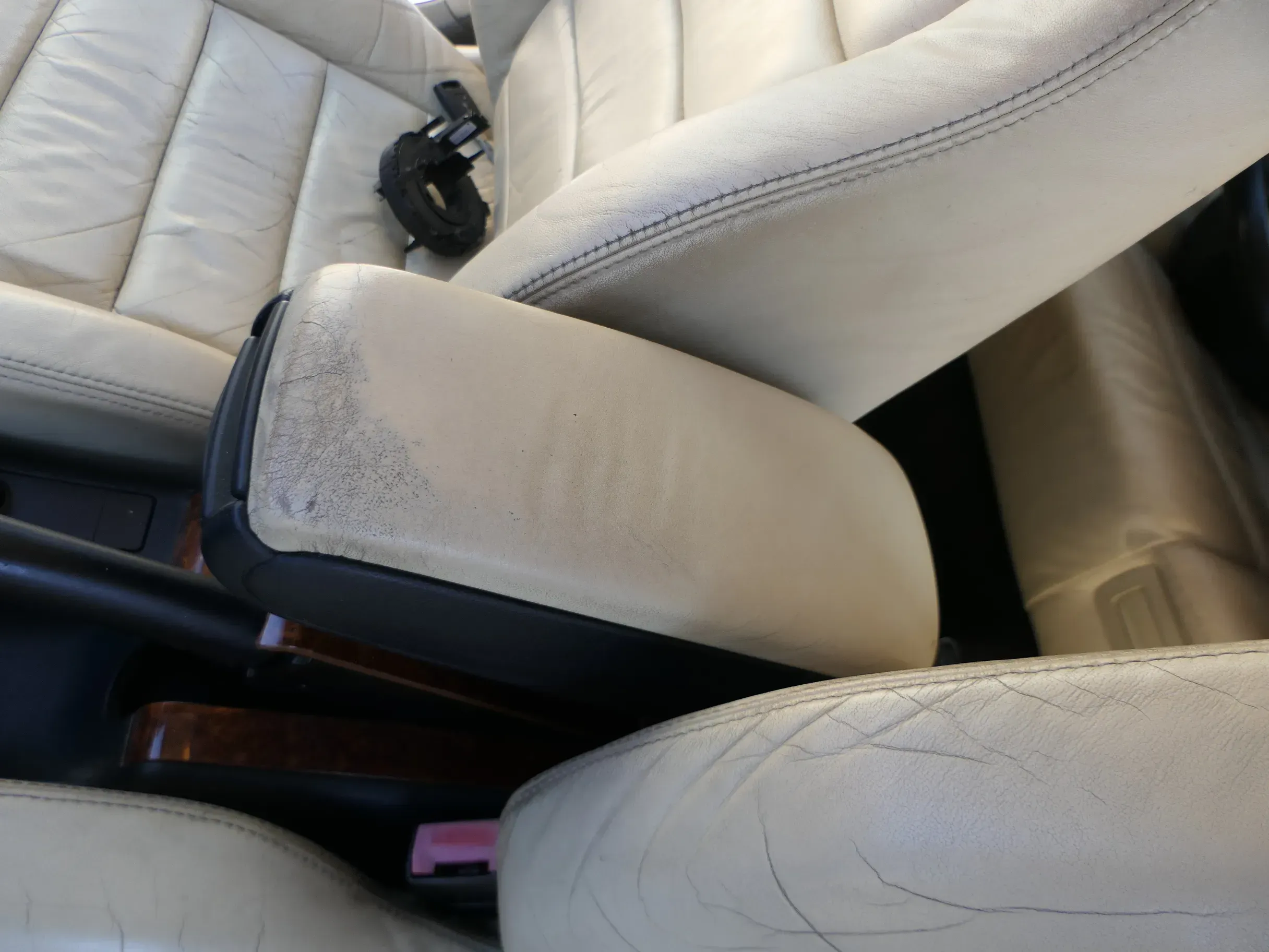 Audi A6 4B C5 Mittelarmlehne Armlehne Leder vanille / onyx perlnappaleder gelb - Bild 1
