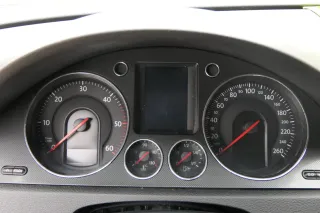 VW Passat 3C Tacho Tachometer 272.000km 3C0920870Q Diesel TDI - Bild 1