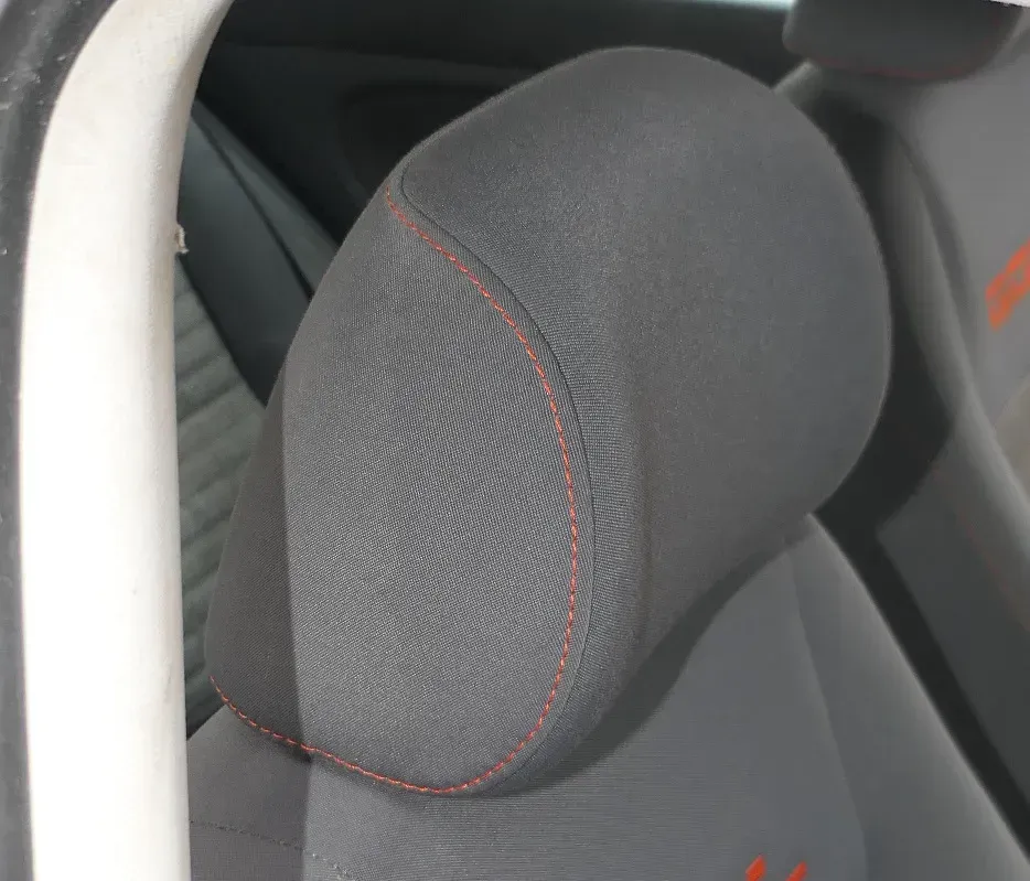 VW Golf 5K 1K Kopfstützen Kopfstütze vorne rechts oder links GOAL orange Nähte - Bild 1