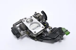 Audi A6 4A 80  Drosselklappe 078133063L 2.6 ABC Motor Automatik - Bild 3