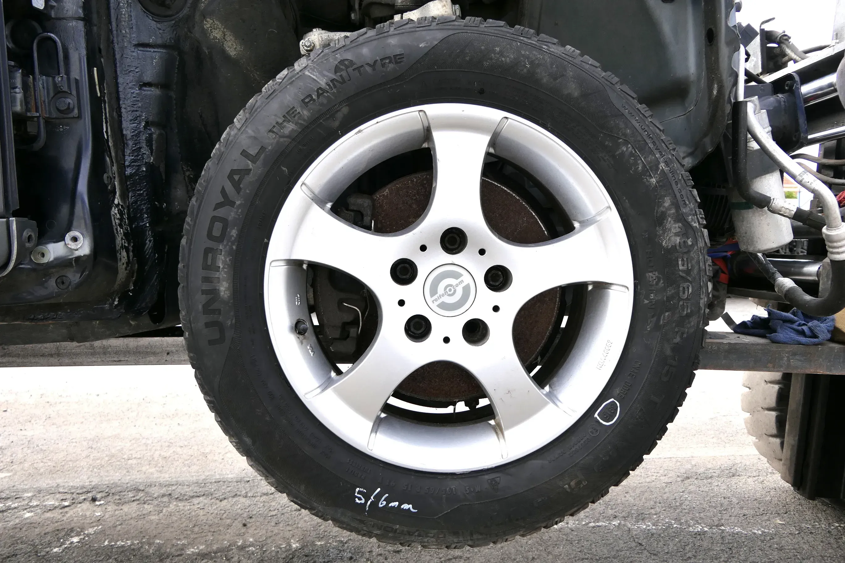4x Audi A4 8E A6 4B Alufelgen 195/65R15 91T Winterreifen Reifen 5-7mm KBA 46652 - Bild 1