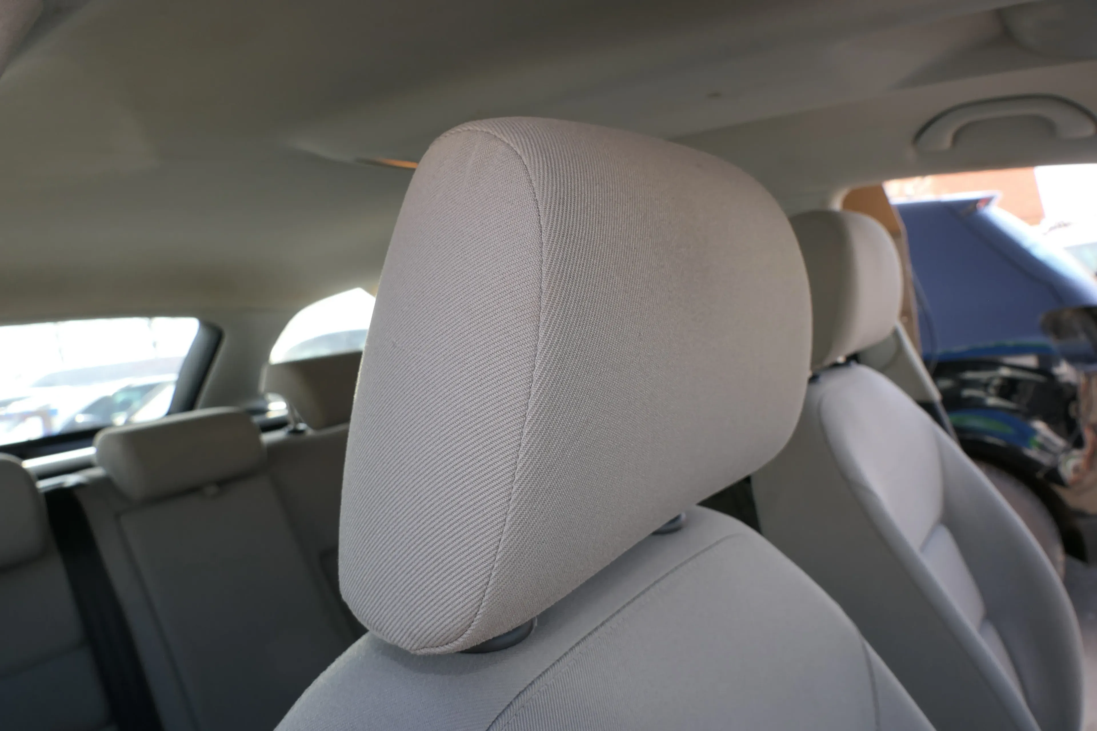 Skoda Octavia 1Z Sitz vorne links oder rechts Kopfstütze Kopfstützen grau achat - Bild 1