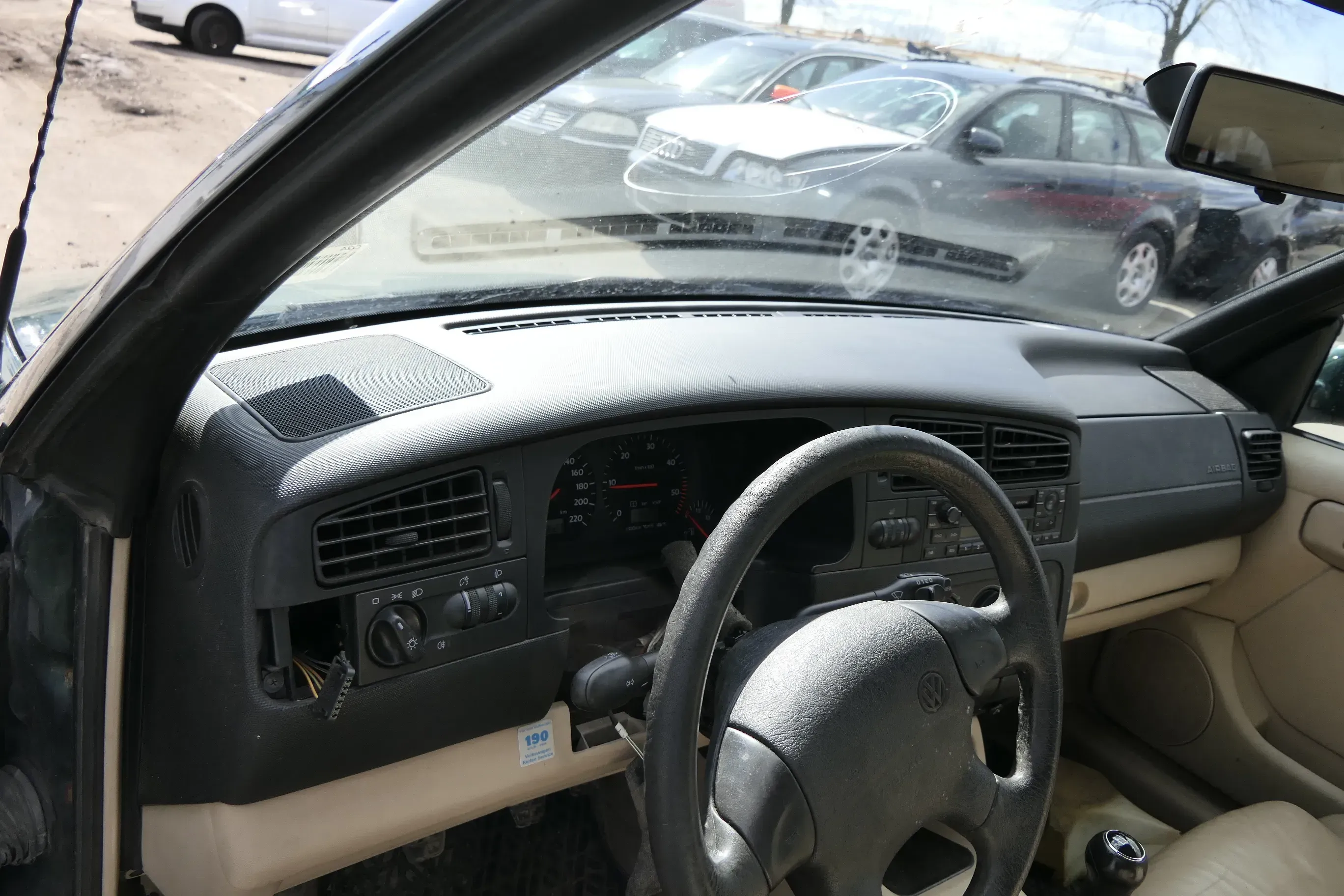 VW Golf 4 Cabrio 3 Armaturenbrett Airbag Cockpit Amaturenbrett Bj. 2000 ohneAnba - Bild 1