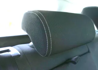 Skoda Octavia 1Z Sitz hinten in der Mitte Kopfstütze Kopfstützen onyx Sport - Bild 1