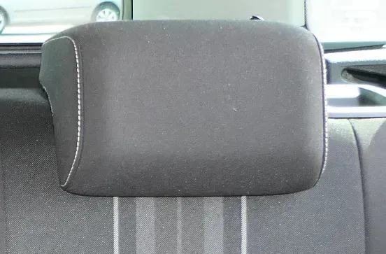 1x VW Golf 7 Kopfstützen Kopfstütze hinten rechts oder links schwarz weiße Nähte - Bild 1