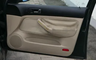 1x Golf 4 Bora Türverkleidung Verkleidung Tür vorne rechts 4/5-Türer hellbeige - Bild 1
