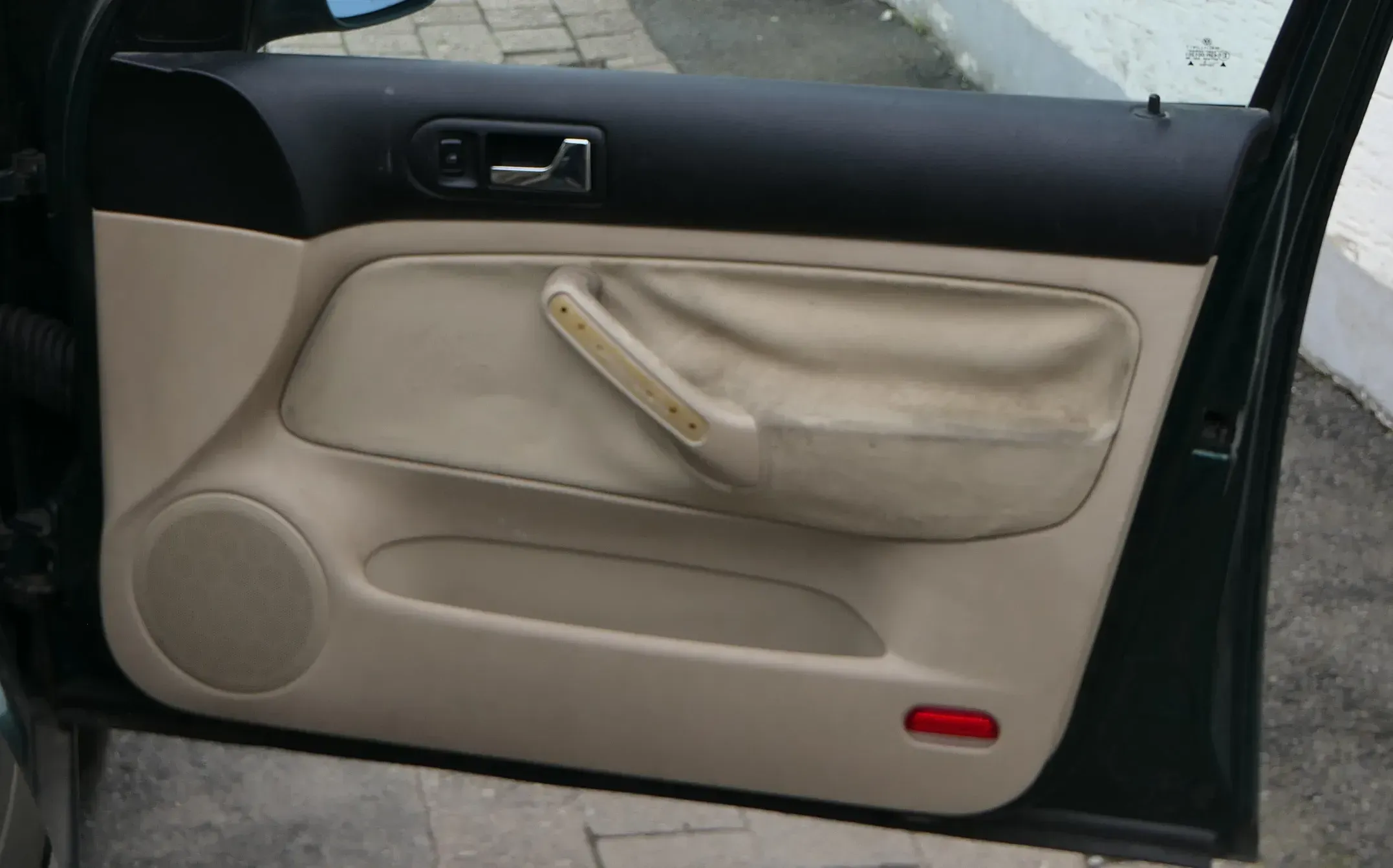1x Golf 4 Bora Türverkleidung Verkleidung Tür vorne rechts 4/5-Türer hellbeige - Bild 1