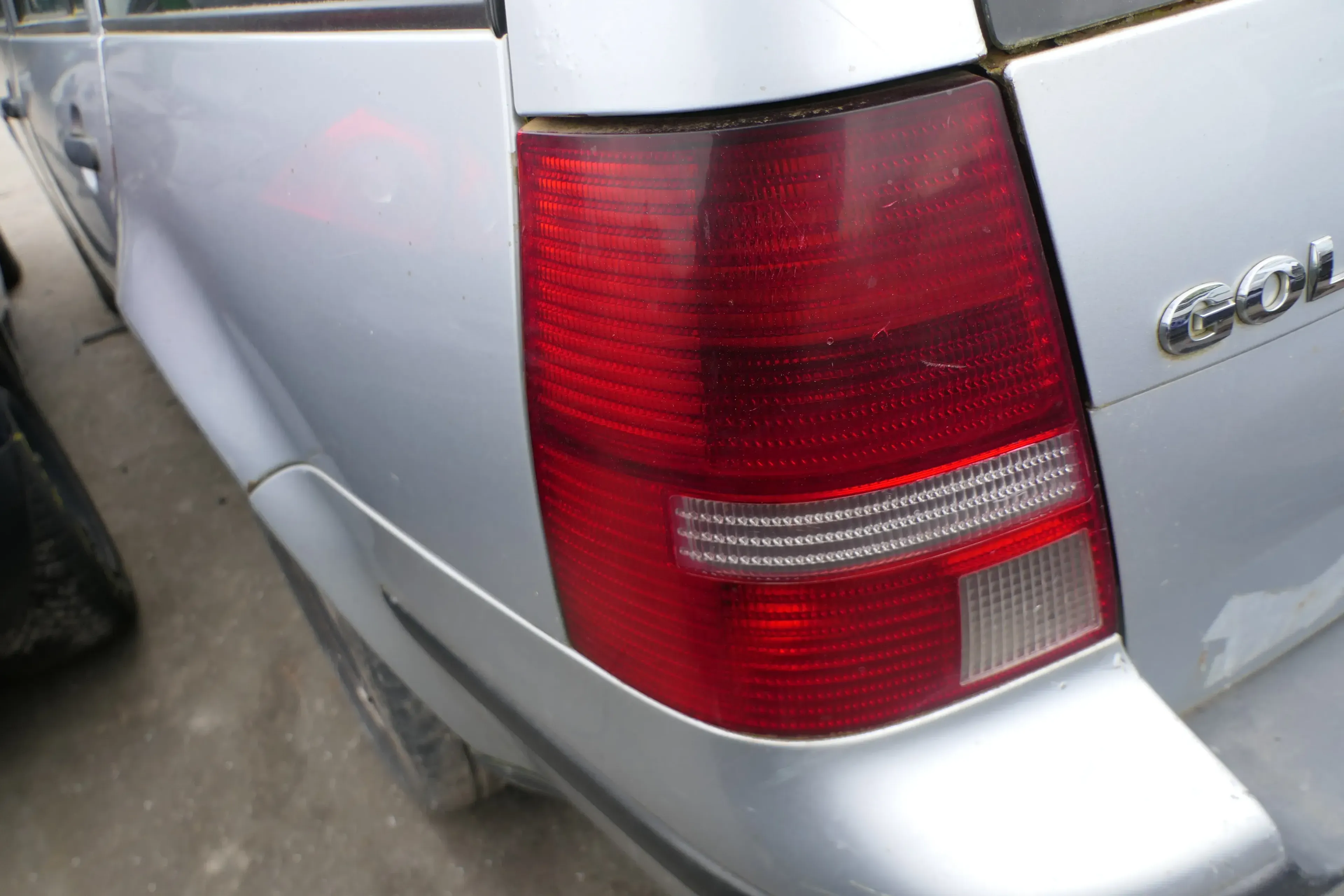 Golf 4 Variant Kombi Rücklicht hinten links Rückleuchte original weiß rot Lampen - Bild 1