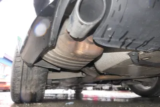 1x Audi A4 8K Auspuff Endschalldämpfer links hinten Benziner - Bild 1