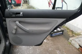 1x VW Golf 4 1J Limousine Türverkleidung Verkleidung Tür hinten rechts Griff Öff - Bild 1