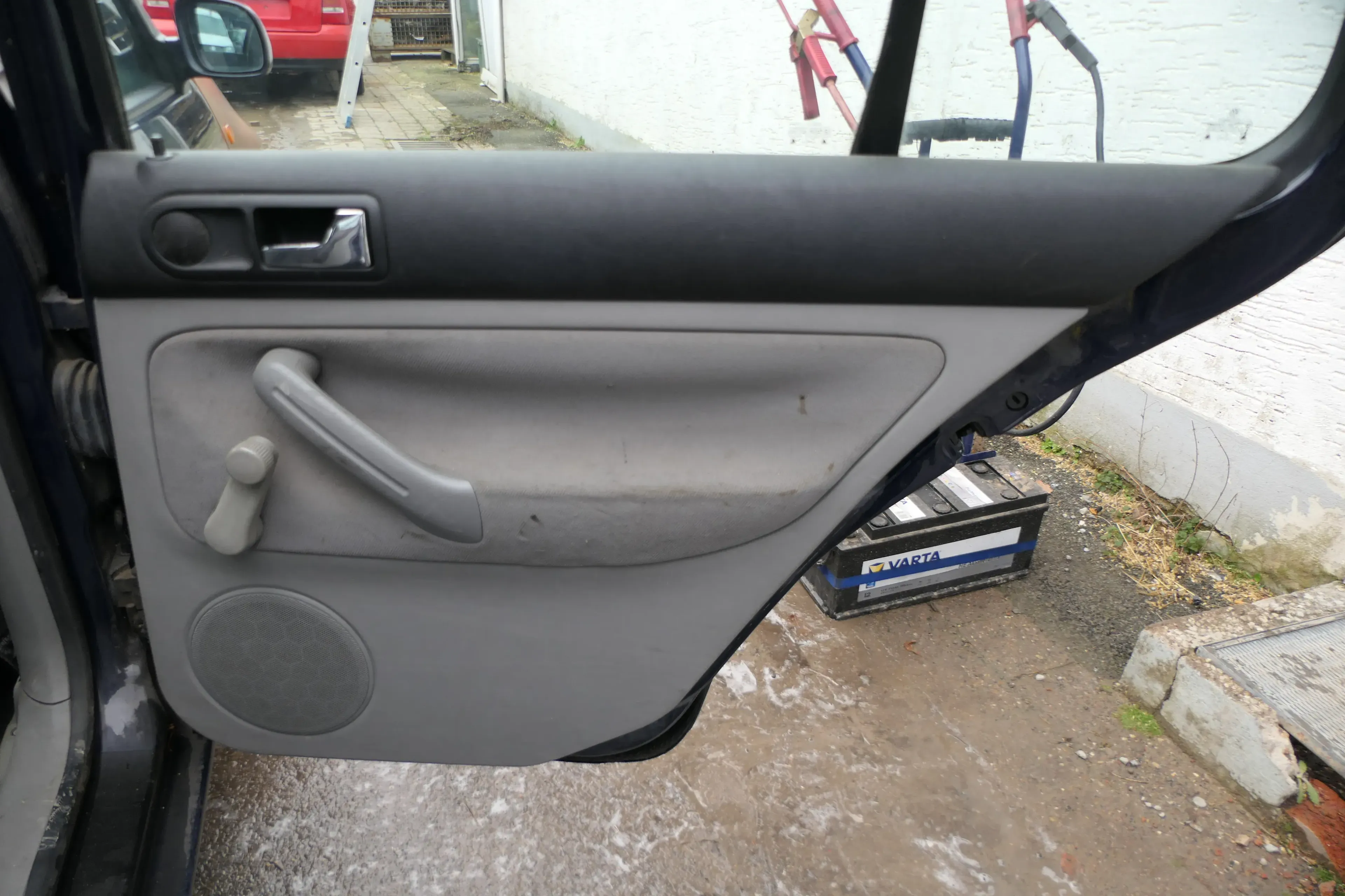 1x VW Golf 4 1J Limousine Türverkleidung Verkleidung Tür hinten rechts Griff Öff - Bild 1