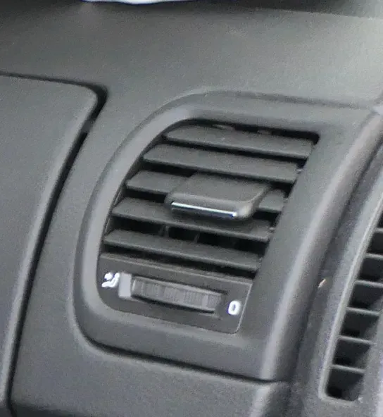 Skoda Fabia Roomster 5J Lüftungsdüse Düse Lüftung vorne rechts 5J0819702M - Bild 1