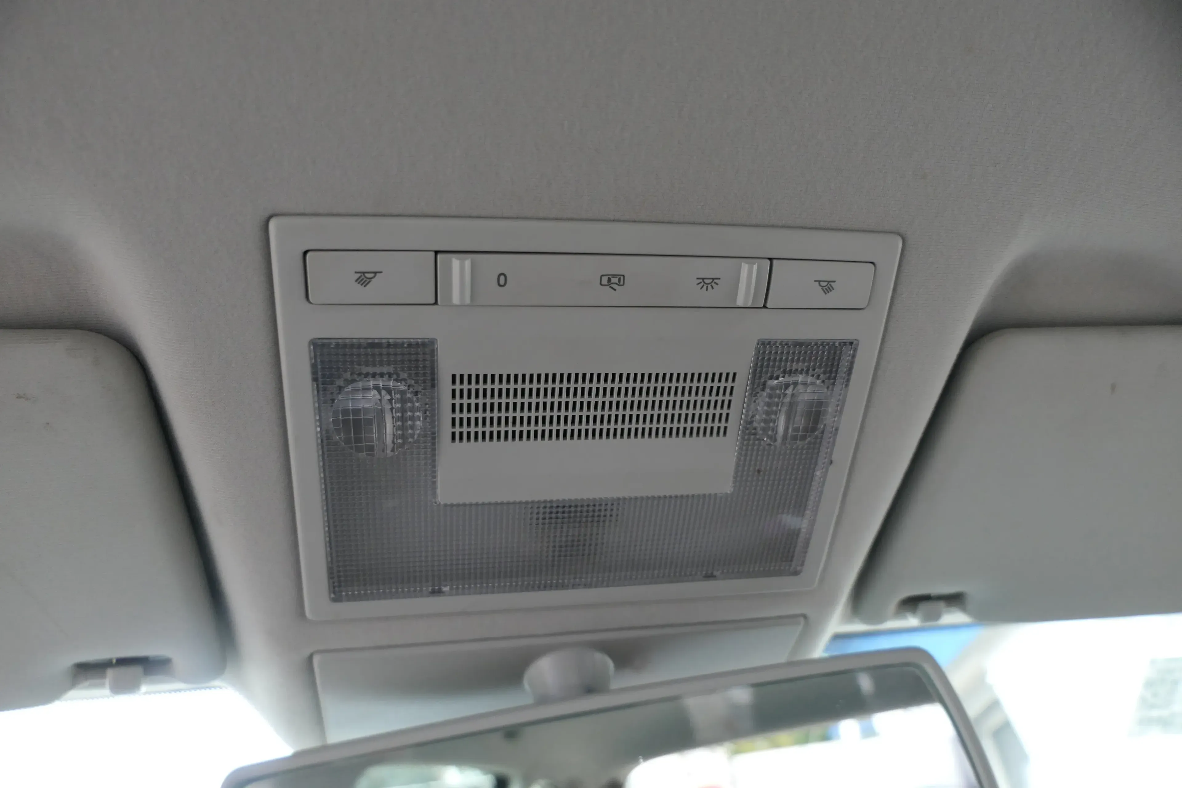 Seat Leon Altea Innenraumleuchte Leuchte innen Leselampe Lampe 5P0947111E grau - Bild 1