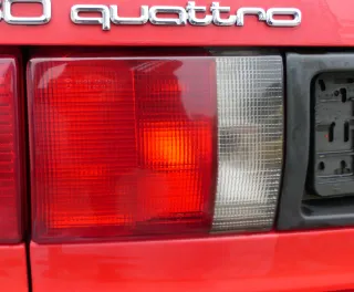 Audi 80 Avant Kombi hinten links innen an der Heckklappe Rückleuchte original - Bild 1