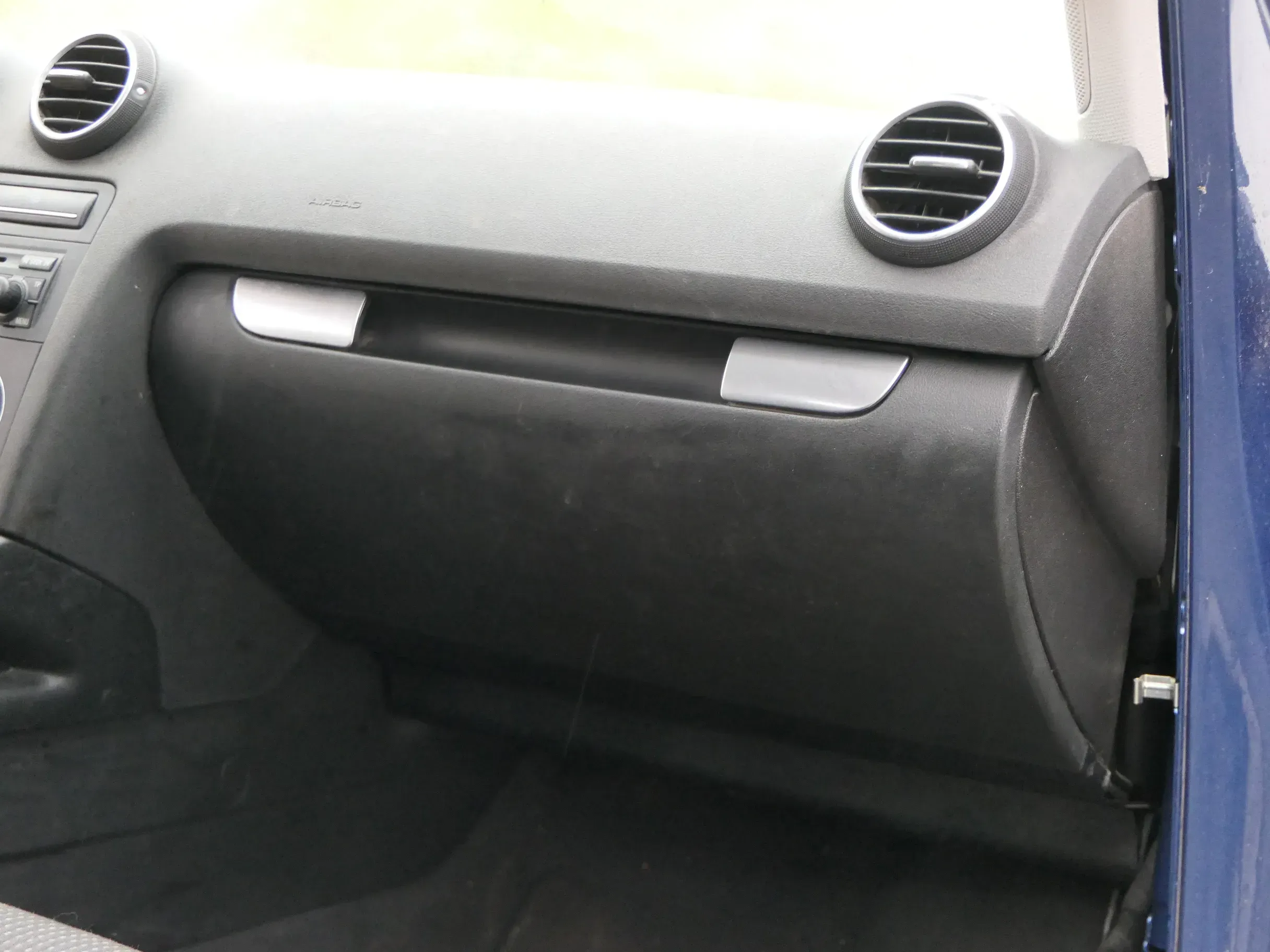 Audi A3 8P Handschuhfach schwarz Handschuhfachdeckel Deckel Klappe Sportback - Bild 1