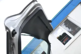 Audi A3 8L Abdeckung Verkleidung Kofferraum hinten Heckklappe Deckel schwarz - Bild 3