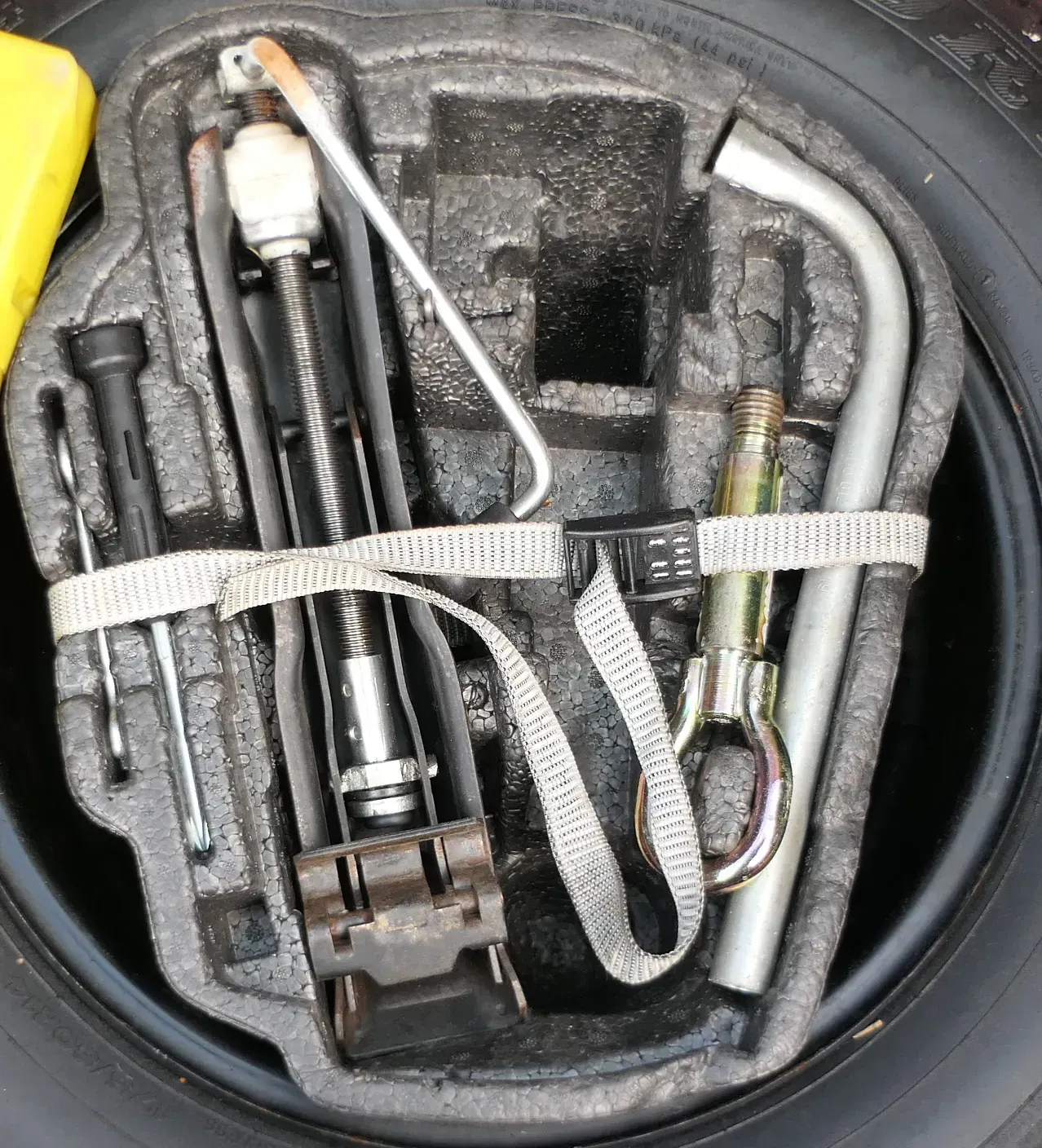 VW Golf 6 7  Plus Bordwerkzeug Pannenset Wagenheber für Ersatzrad Notrad - Bild 1
