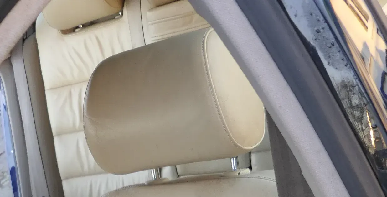 Audi A4 B5 A6 4B Kopfstütze vorne rechts oder links Leder besch beige melange - Bild 1