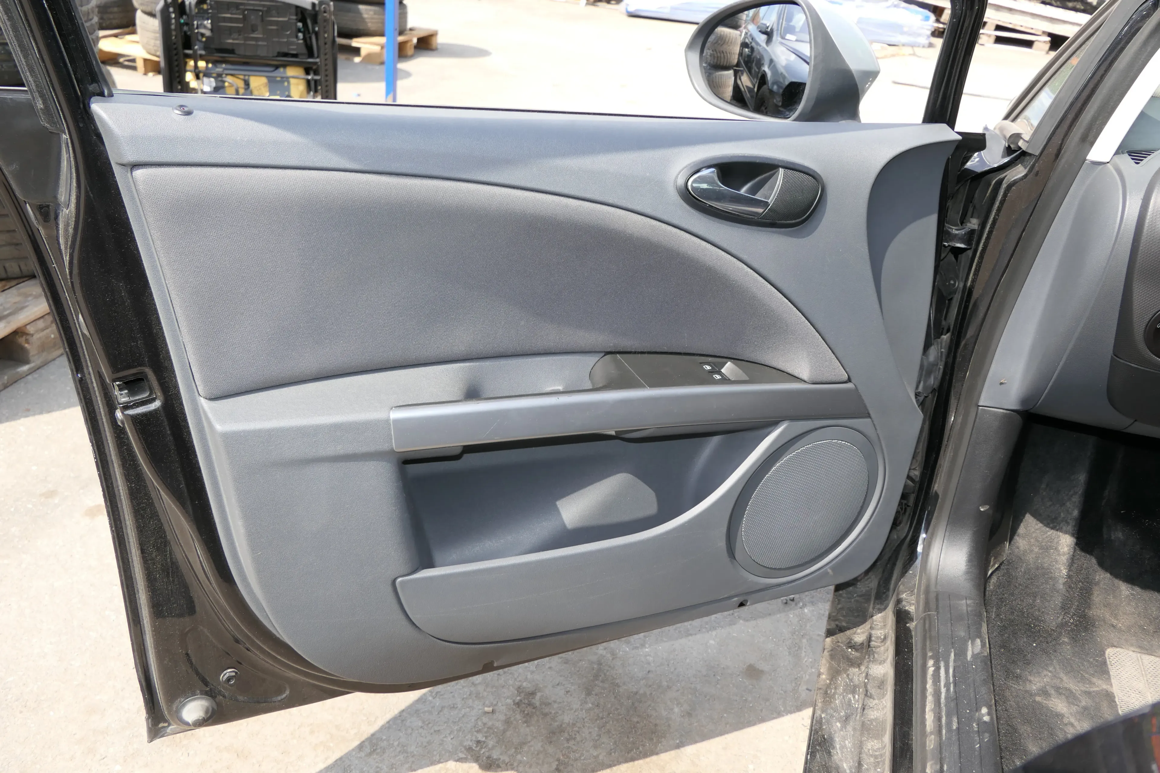 Seat Leon 1P Türverkleidung Verkleidung Tür vorne links Griff grau kometengrau - Bild 1