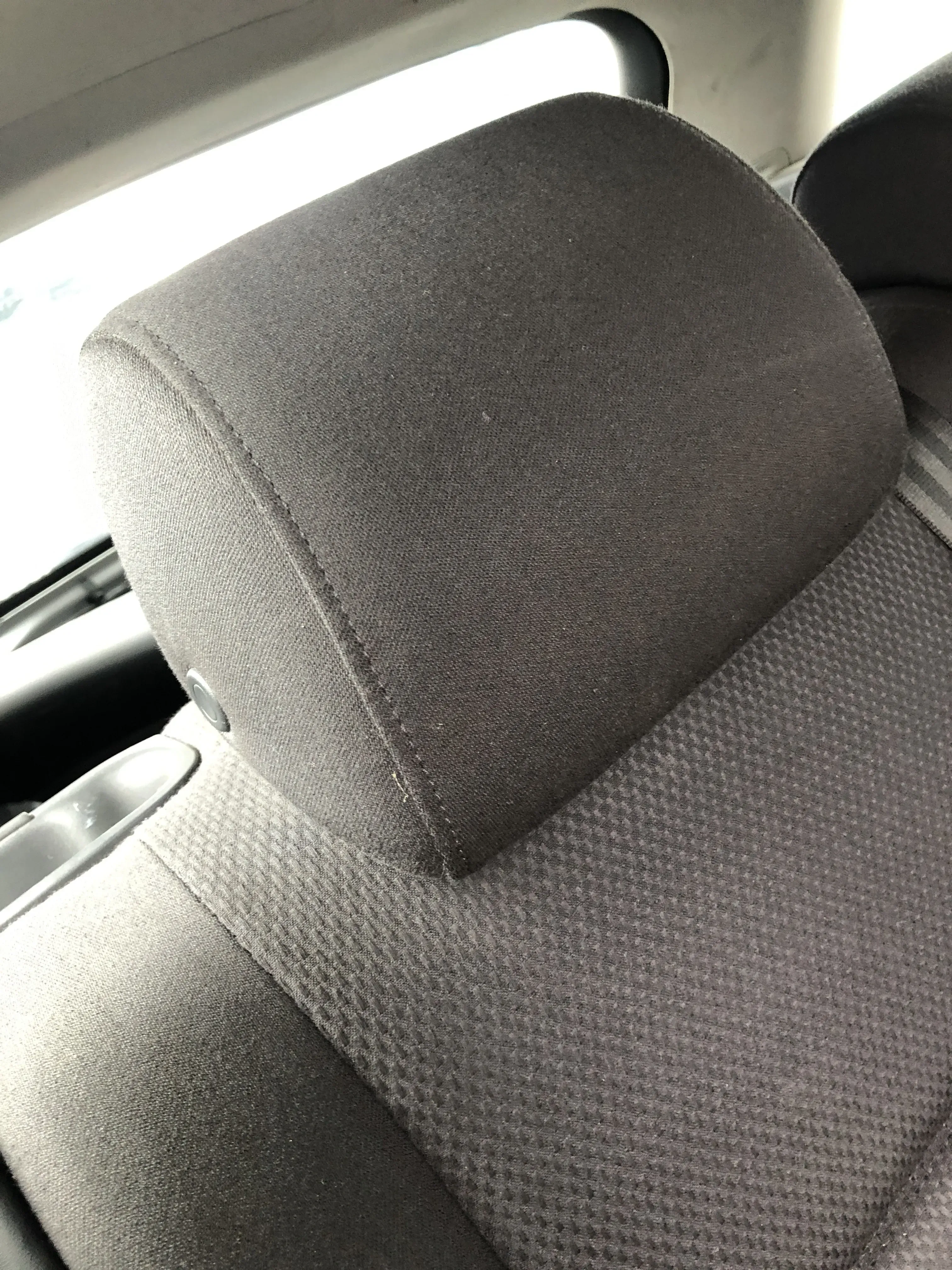 Audi A4 B6 8E Kopfstütze hinten rechts schwarz / soul 8E0885974E - Bild 1