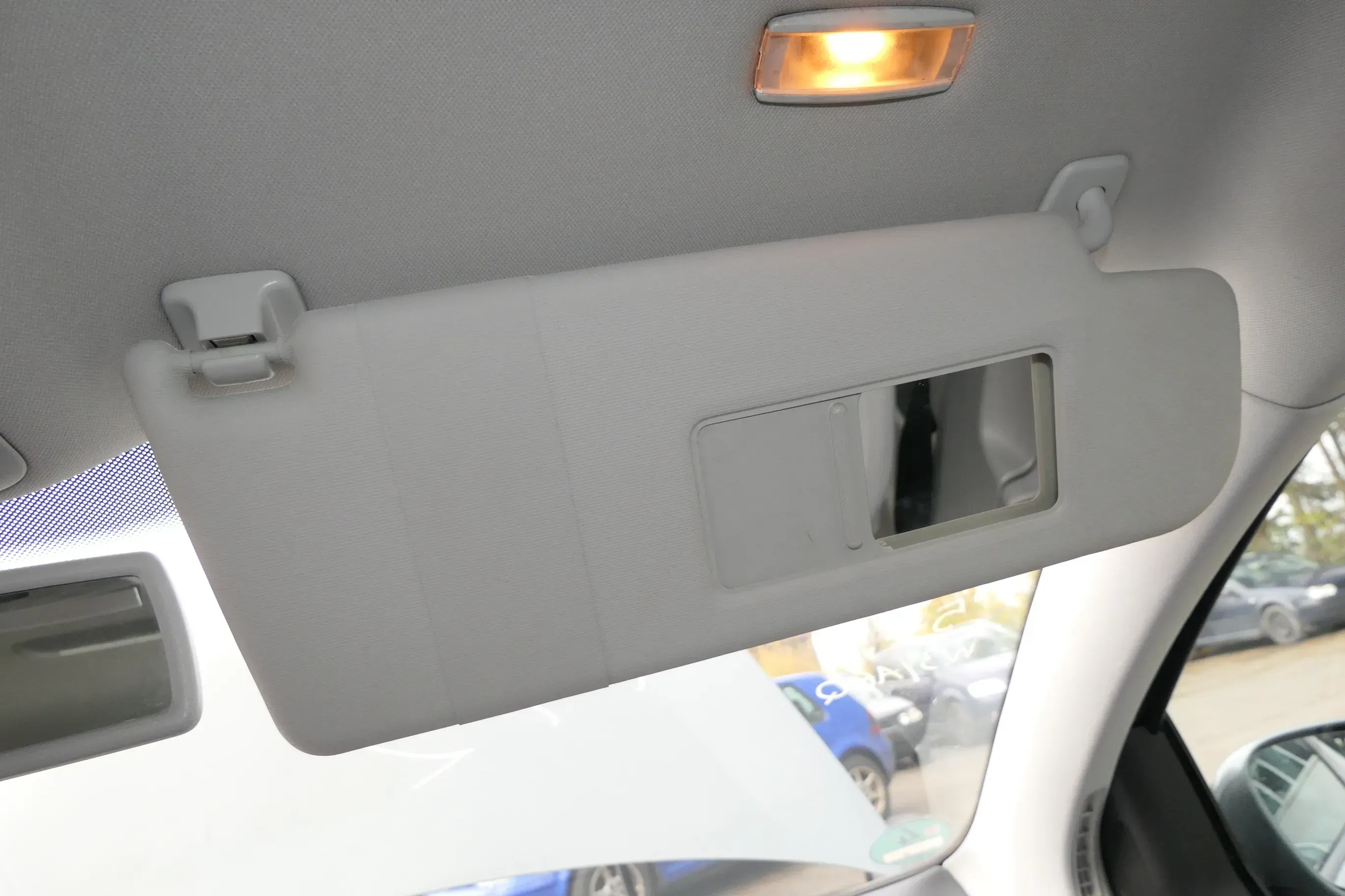 VW Golf 5 Plus Passat 3C Sonnenblenden Sonnenblende grau rechts 1K0857552K - Bild 1
