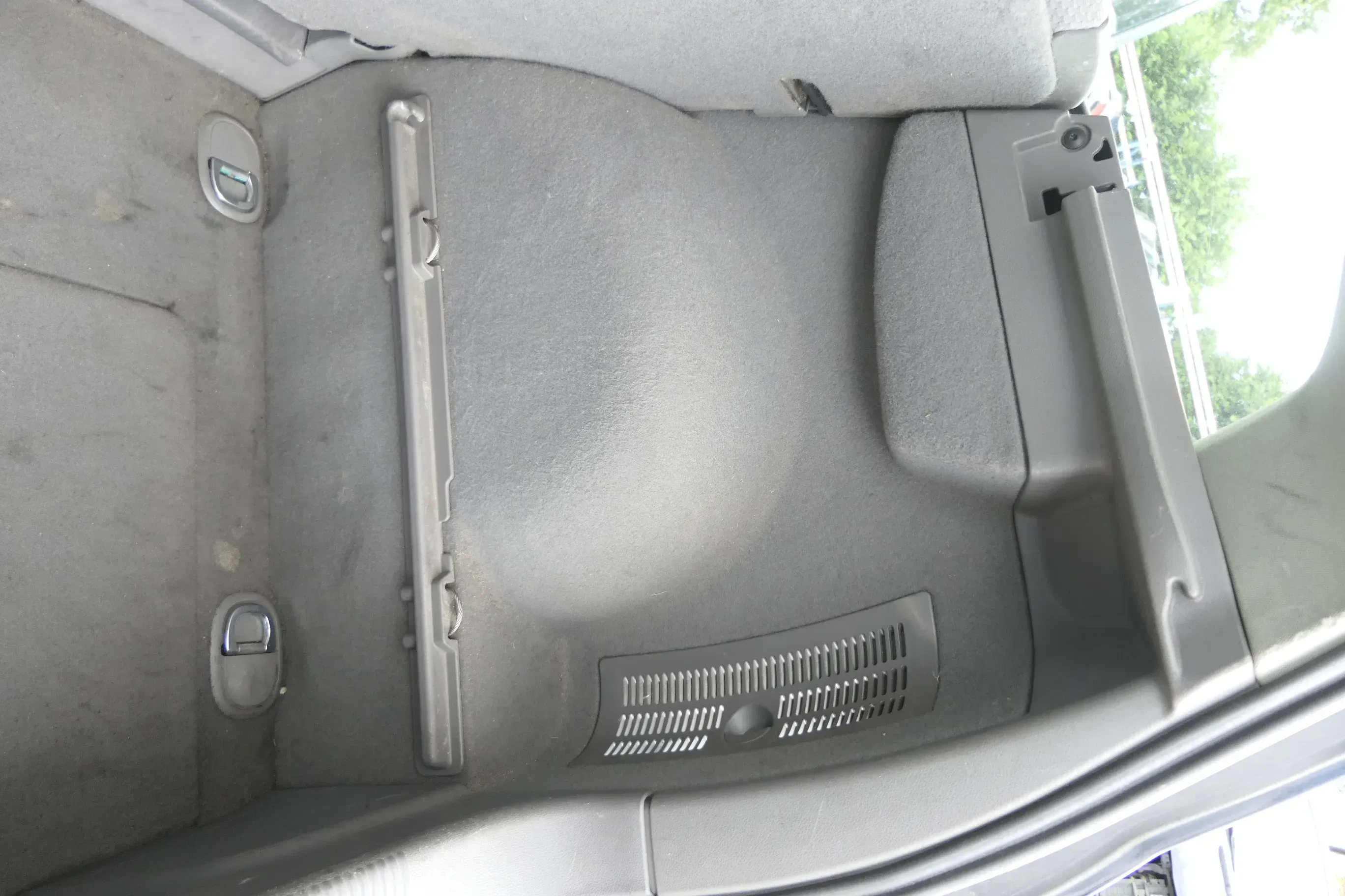 Audi A2 8Z Abdeckung Verkleidung Kofferraum rechts hinten 8Z0863879F dgrau swing - Bild 1