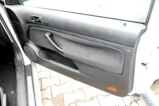 VW Golf 4 2/3-Türer Türverkleidung Verkleidung Tür vorne rechts schwarz - Bild 3