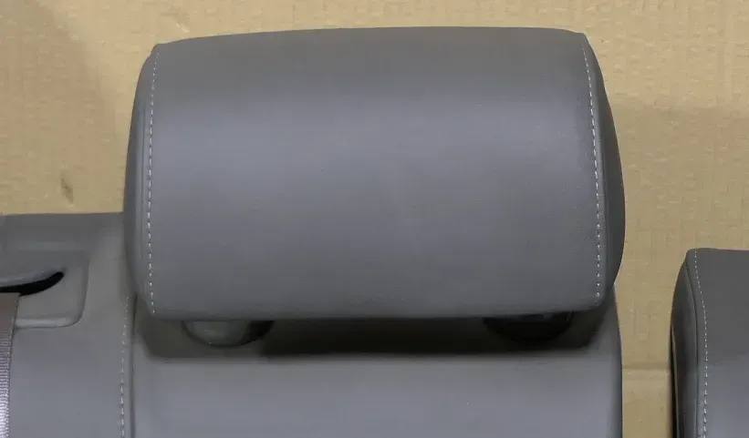 Audi A4 B6 8E Kopfstütze hinten in der Mitte grau Leder 8E0885921L - Bild 1