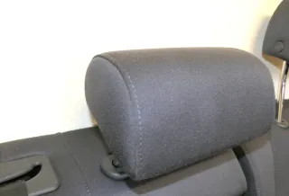 Audi A4 B6 8E Kopfstütze hinten in der Mitte sunkel anthrazit schwarz 8E0885921L - Bild 1