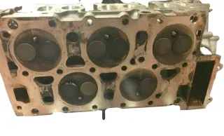 VW Golf Bora nur Zylinderkopf mit Nockenwelle von Motor AGZ 2.3 - Bild 2