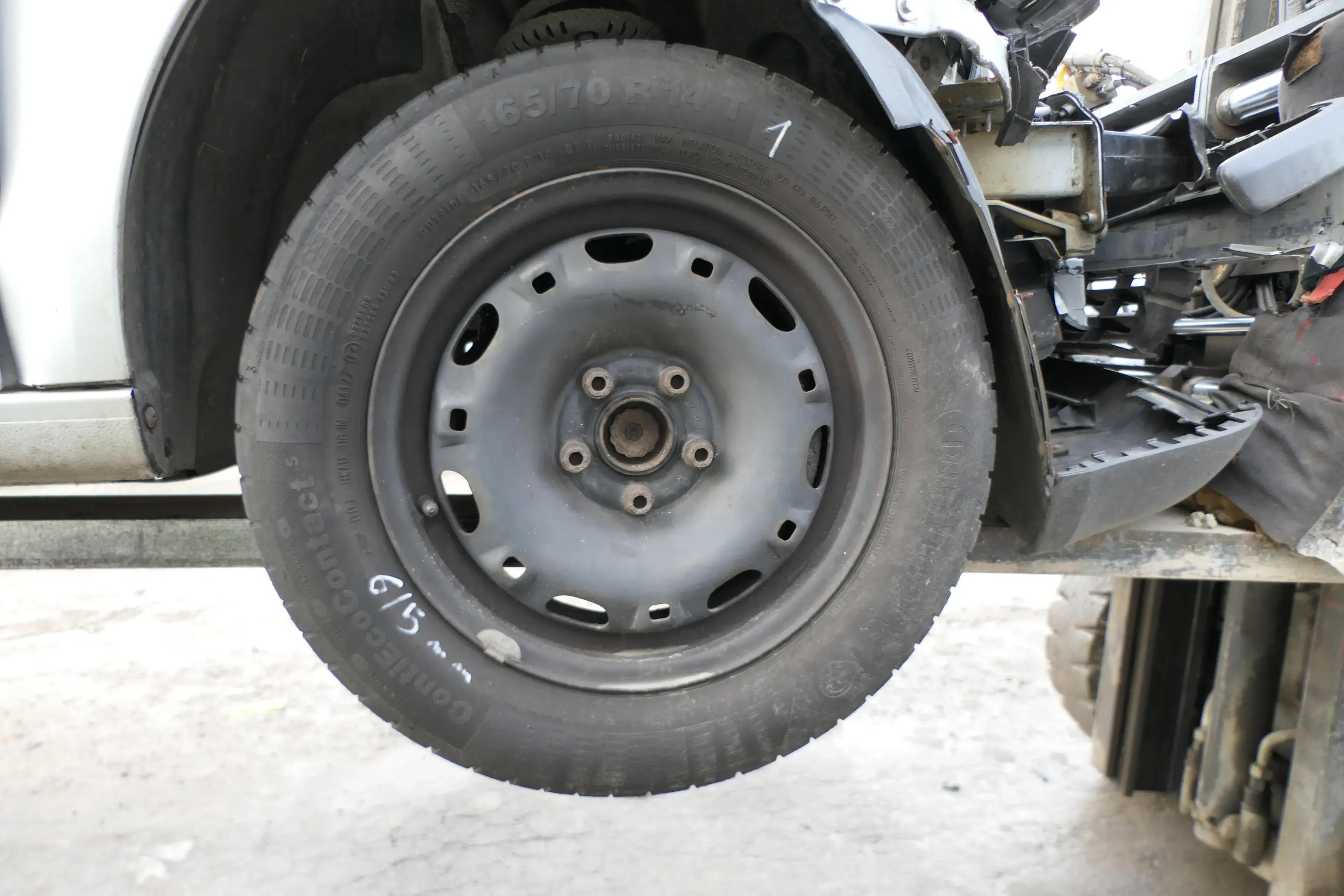 4x VW Polo 9N Felgen Reifen 165/70 R14 81T Sommerreifen 5jx14H2 ET35 ca. 5-7mm - Bild 1