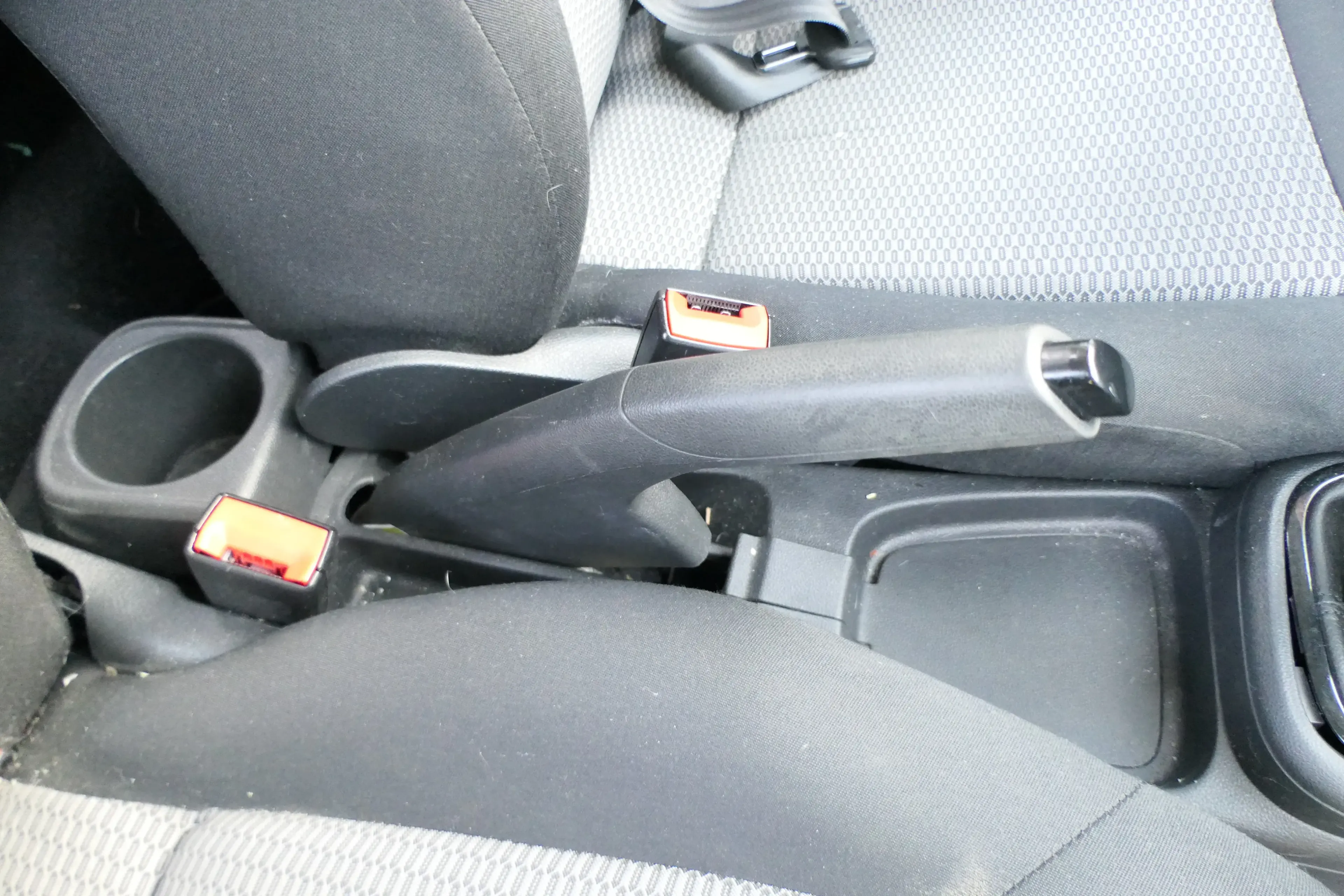 VW Polo 6R Handbremse Feststellbremse Handbremshebel schwarz - Bild 1