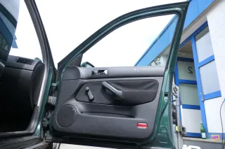 1x Golf 4 Bora Türverkleidung Verkleidung Tür vorne rechts 4/5-Türer Griff schwa - Bild 2