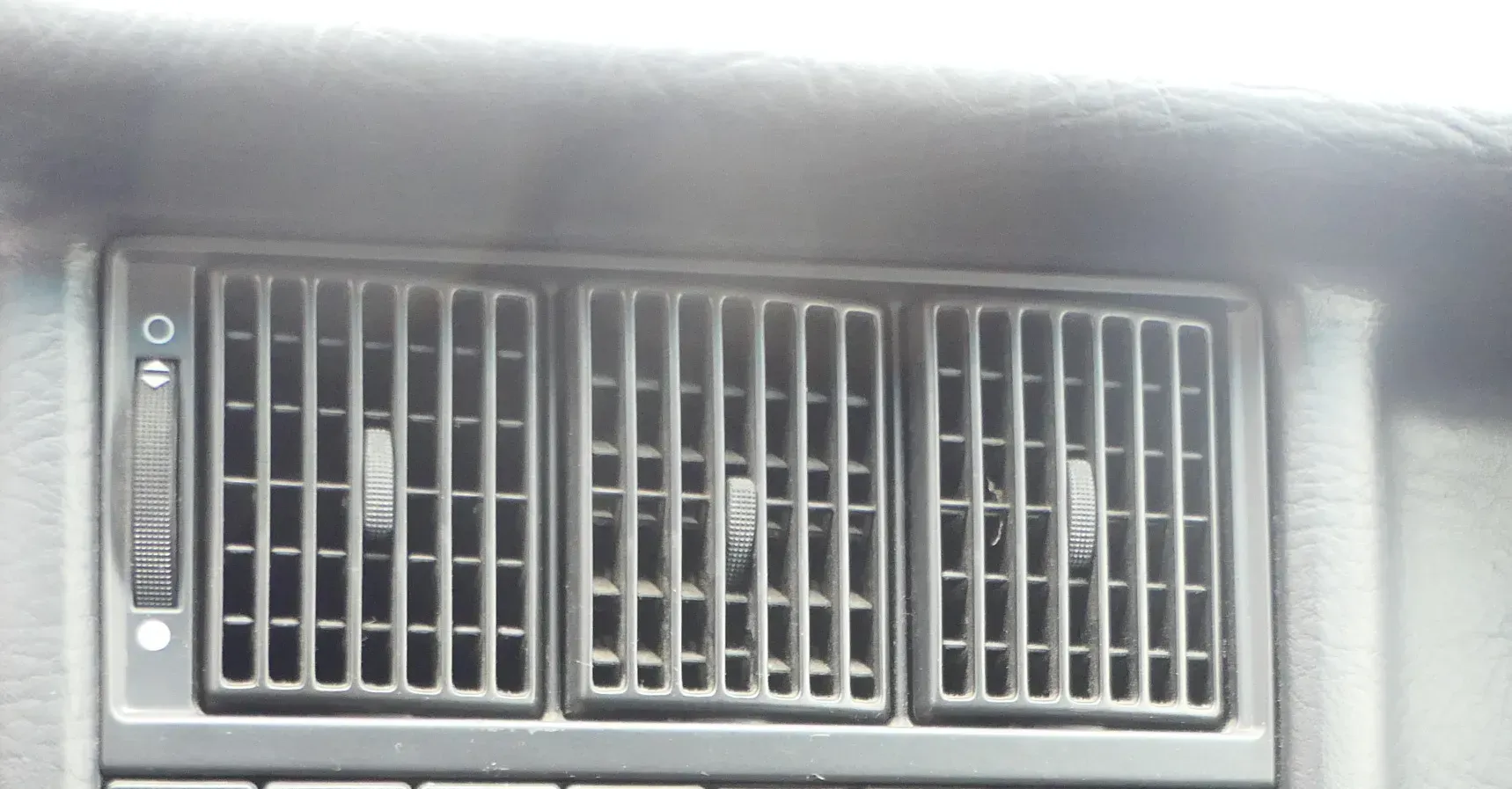 Audi 80 8C Lüftungsdüse Düse Lüftung vorne in der Mitte - Bild 1