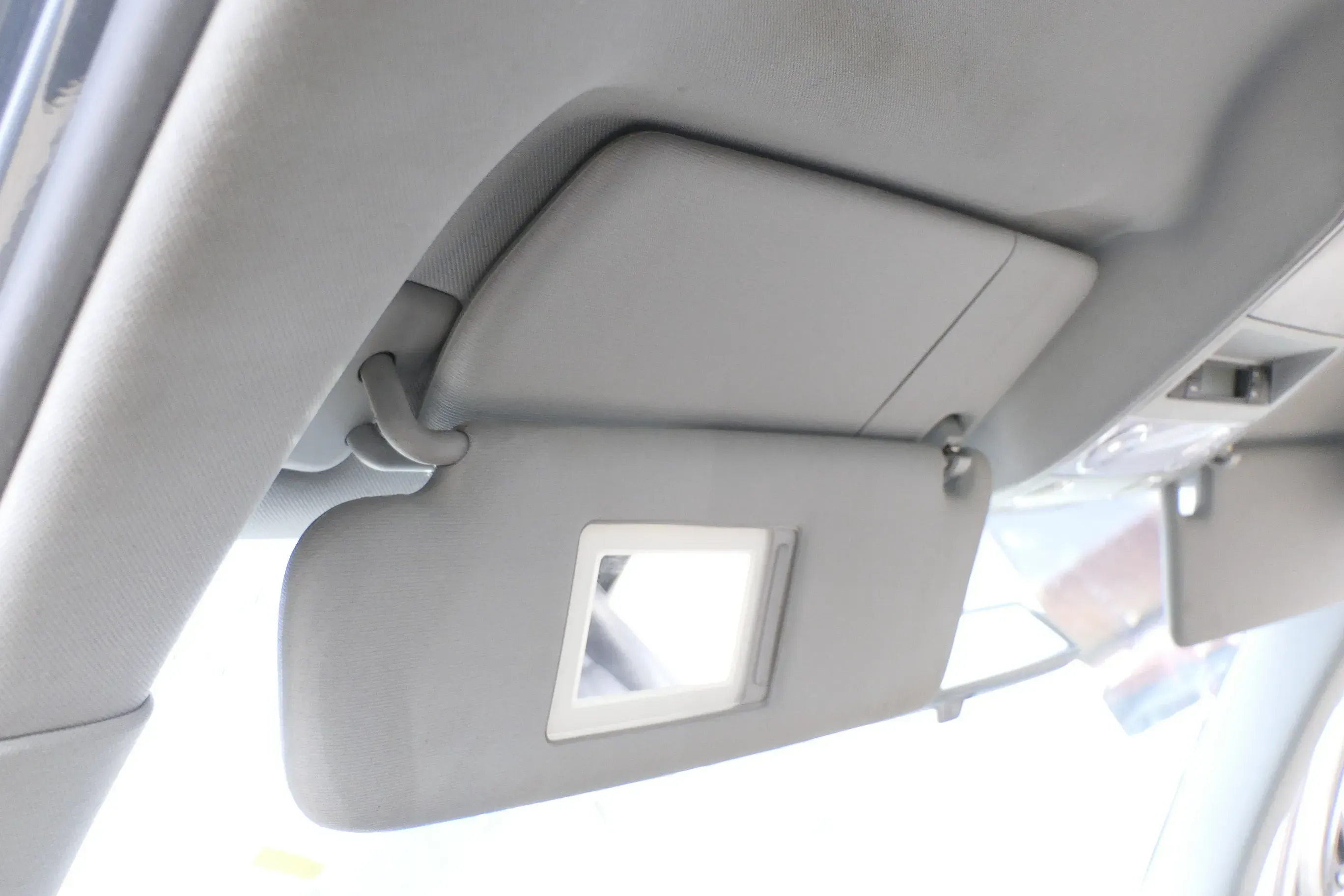 VW Touareg 7L Sonnenblenden Sonnenblende grau links 7L6857551AQ doppelt kristall - Bild 1